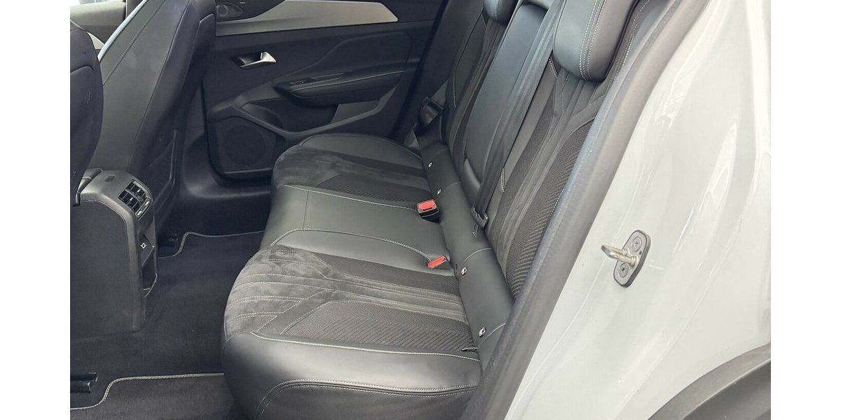 Peugeot 408 GT 130 PureTech EAT8 Focal Panodach 32.000 km 24.970 &euro; Lich 35423