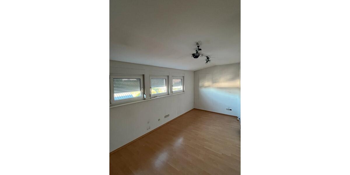 Dachgeschoßwohnung Buseck - 3 Zimmer, 100 m&sup2;, 1.100&euro; | Angebot:26681503