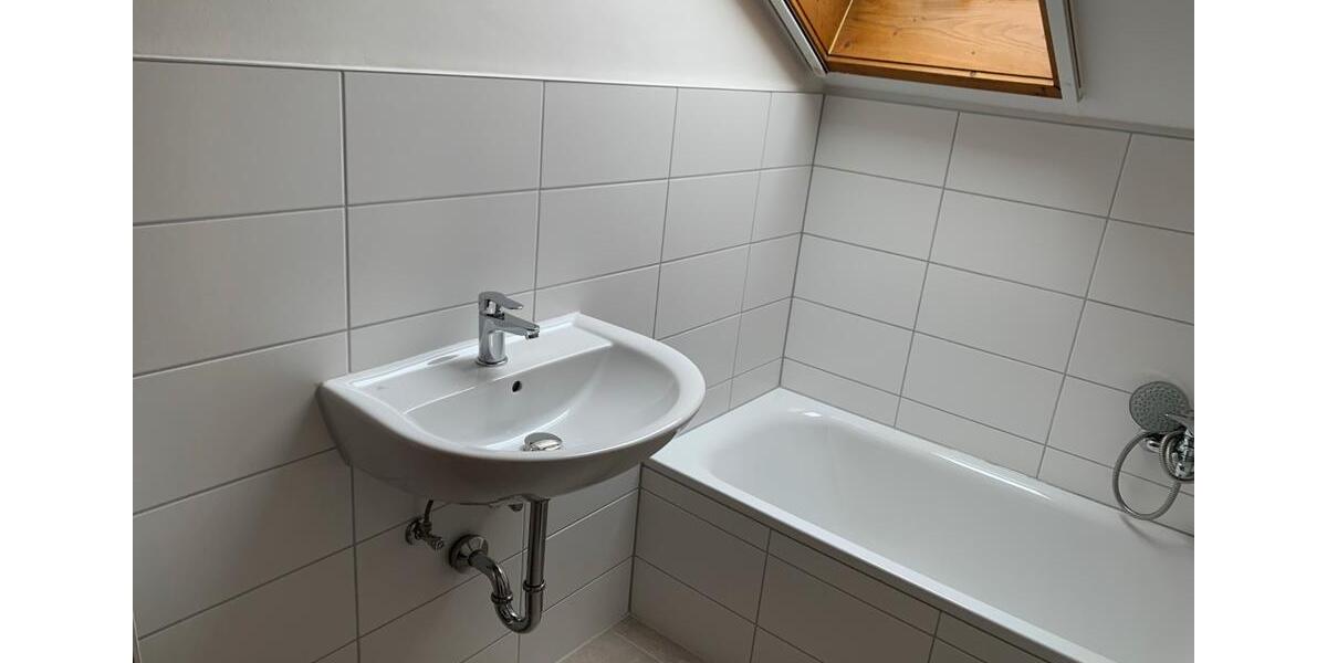 Dachgeschoßwohnung Reiskirchen - 3 Zimmer, 82 m&sup2;, 560&euro; | Angebot:25804446