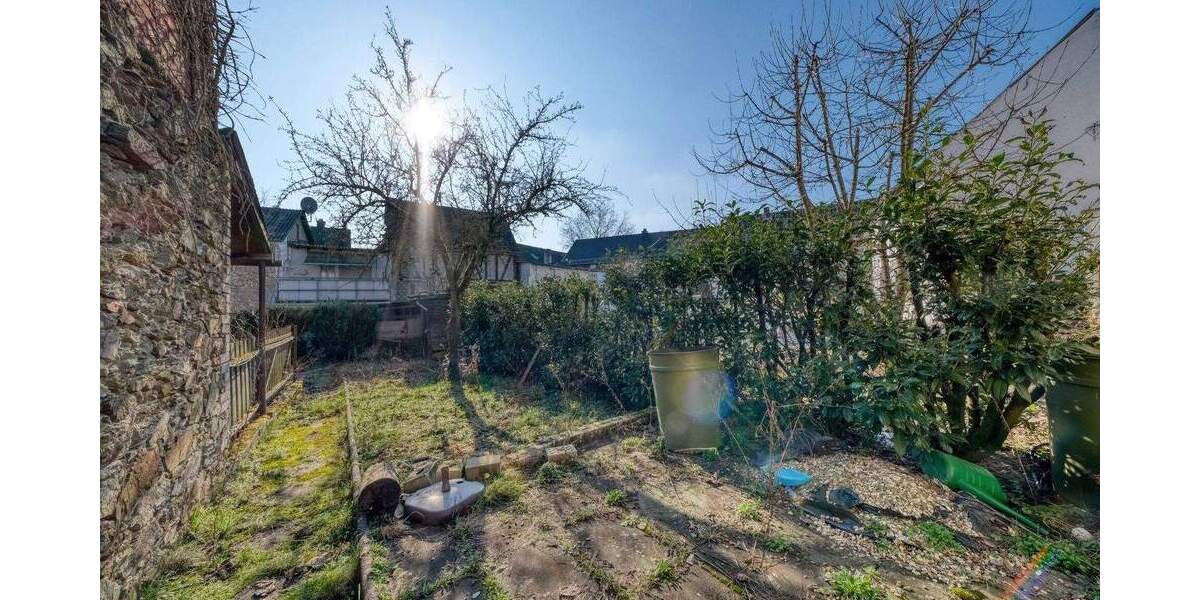 Mehrfamilienhaus, Wohnhaus Aßlar - 8 Zimmer, 186 m&sup2;, 219.000&euro; | Angebot:25697034