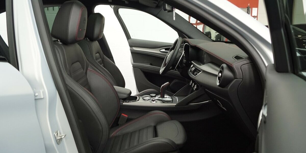 Alfa Romeo Stelvio 2.2 D Competizione Q4 ALLRAD LEDER AHK 45.000 km 37.990 &euro; Lich 35423