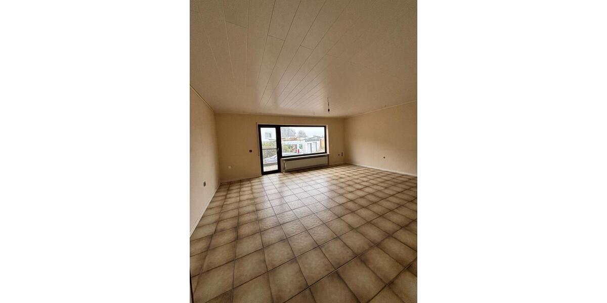 Erdgeschoßwohnung Grünberg - 4 Zimmer, 140 m&sup2;, 1.100&euro; | Angebot:25965709