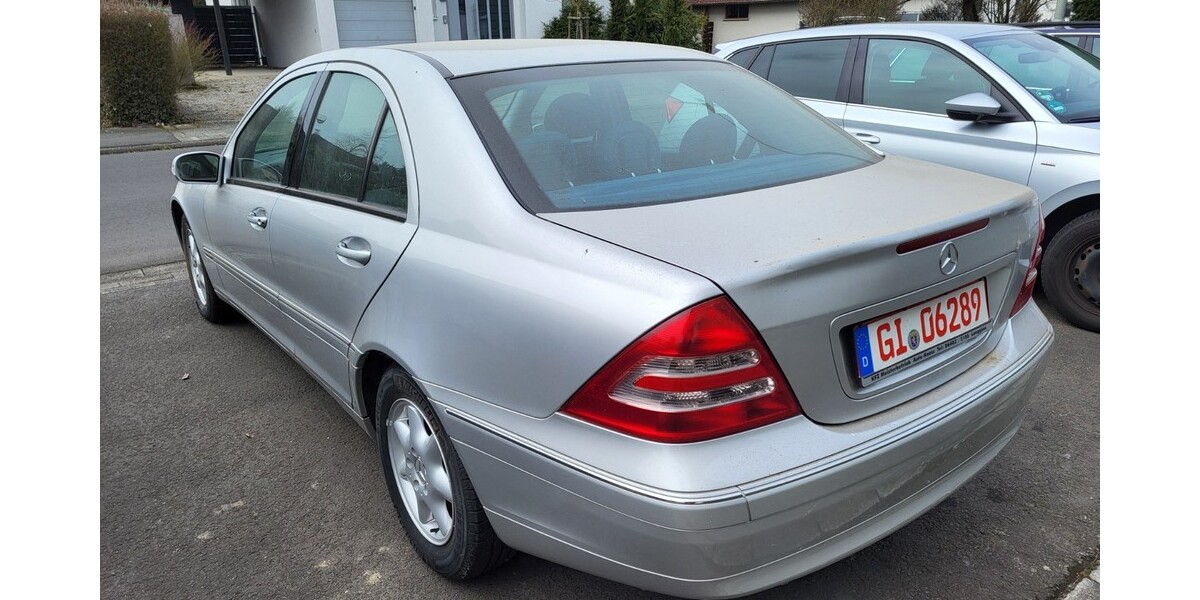 Mercedes-Benz 220 66.300 km 11.900 &euro; Linden 35440
