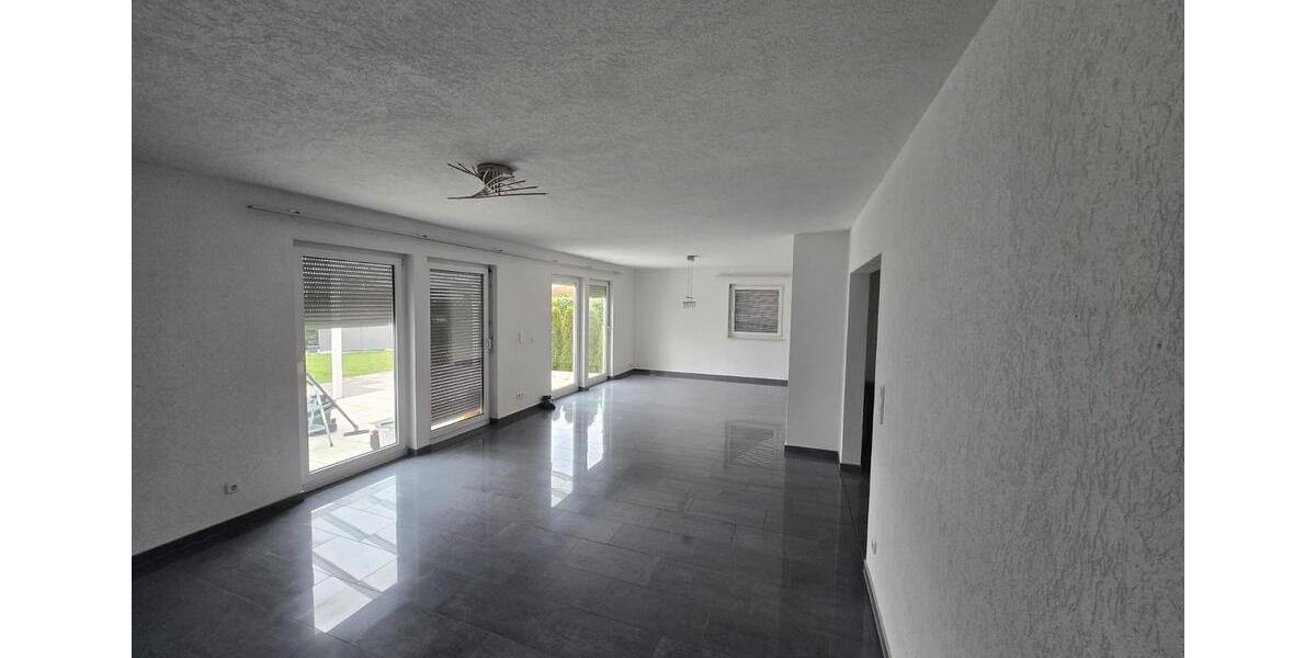 Einfamilienhaus Wölfersheim - 7 Zimmer, 230 m&sup2;, 549.000&euro; | Angebot:25979744