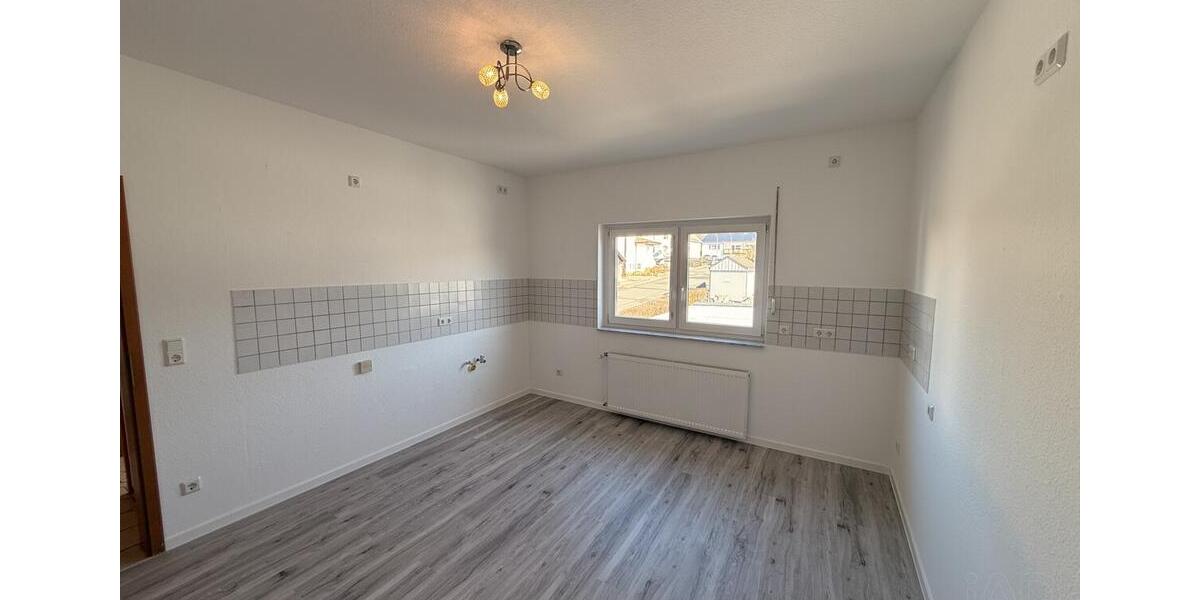 Etagenwohnung Gladenbach - 4 Zimmer, 120 m&sup2;, 990&euro; | Angebot:25327573