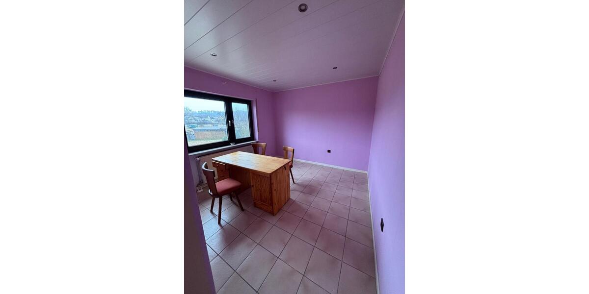 Erdgeschoßwohnung Grünberg - 4 Zimmer, 140 m&sup2;, 1.100&euro; | Angebot:25965709