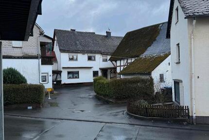 Haus Herborn - 13 Zimmer, 300 m&sup2;, 175.000&euro; | Angebot:25957476