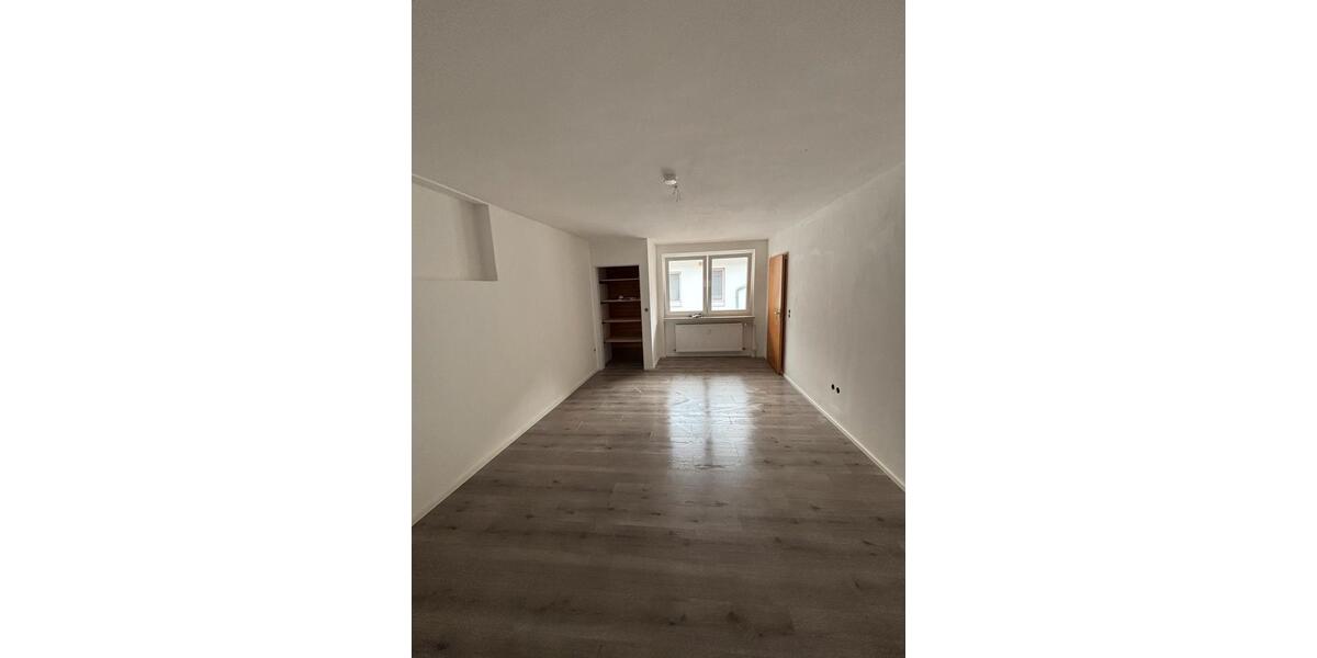 Etagenwohnung Butzbach - 6 Zimmer, 180 m&sup2;, 2.000&euro; | Angebot:25290215