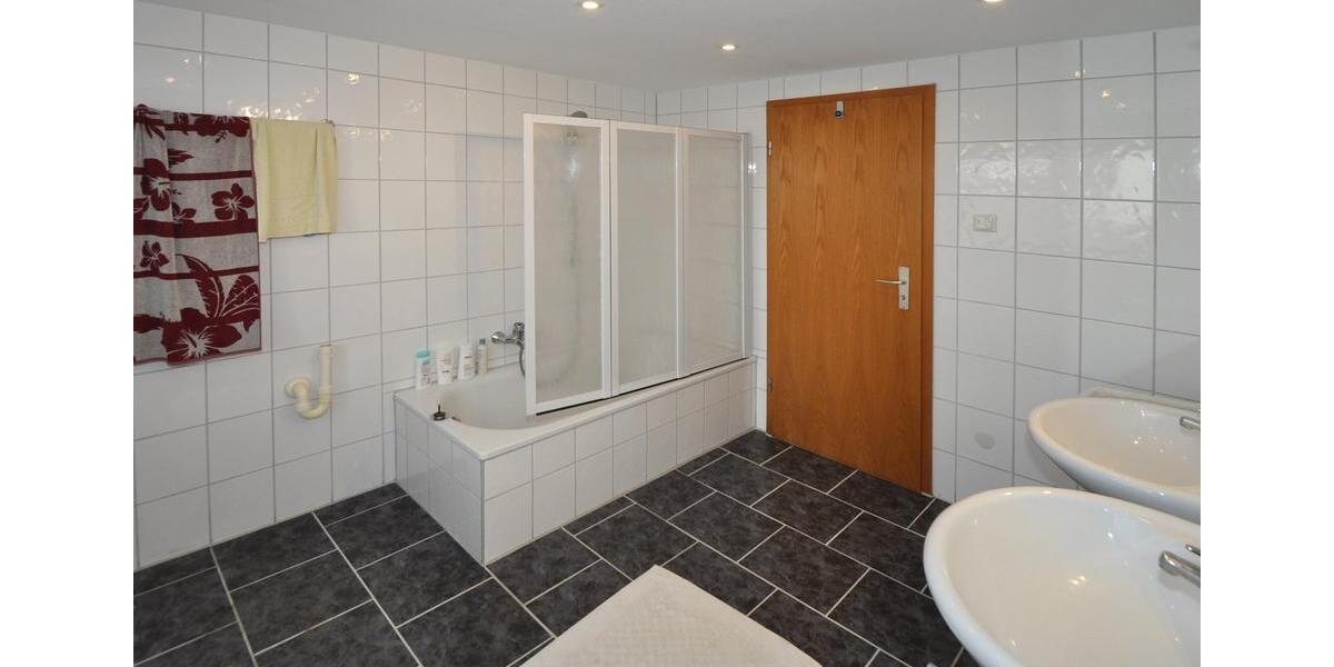 Etagenwohnung Gießen Allendorf - 3 Zimmer, 108 m&sup2;, 990&euro; | Angebot:25807433