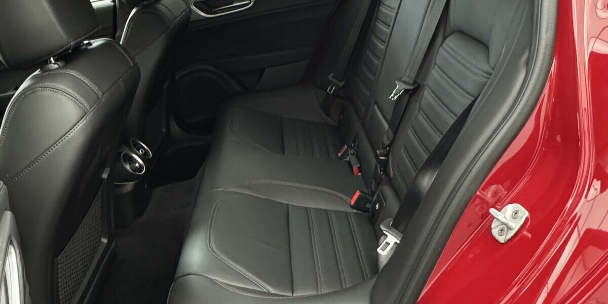 Alfa Romeo Giulia Competizione Q4 Turbo CarPlay Kamera 8.960 km 36.220 &euro; Lich 35423