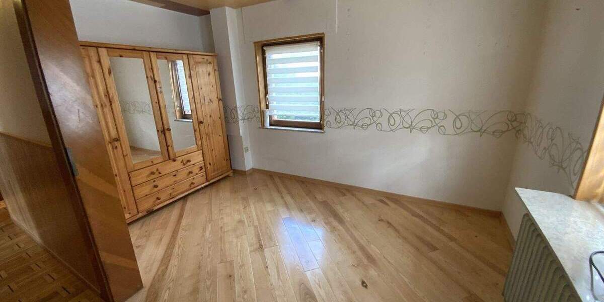 Mehrfamilienhaus, Wohnhaus Leun Stockhausen - 8 Zimmer, 185 m&sup2;, 294.000&euro; | Angebot:25674287