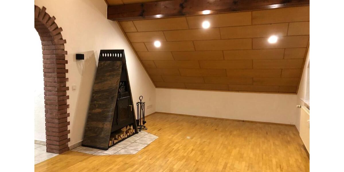 Dachgeschoßwohnung Marburg - 3 Zimmer, 90 m&sup2;, 900&euro; | Angebot:26617514