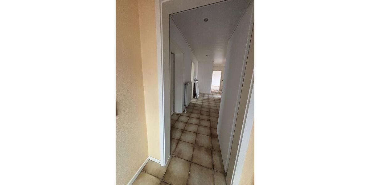 Erdgeschoßwohnung Grünberg - 4 Zimmer, 140 m&sup2;, 1.100&euro; | Angebot:25965709