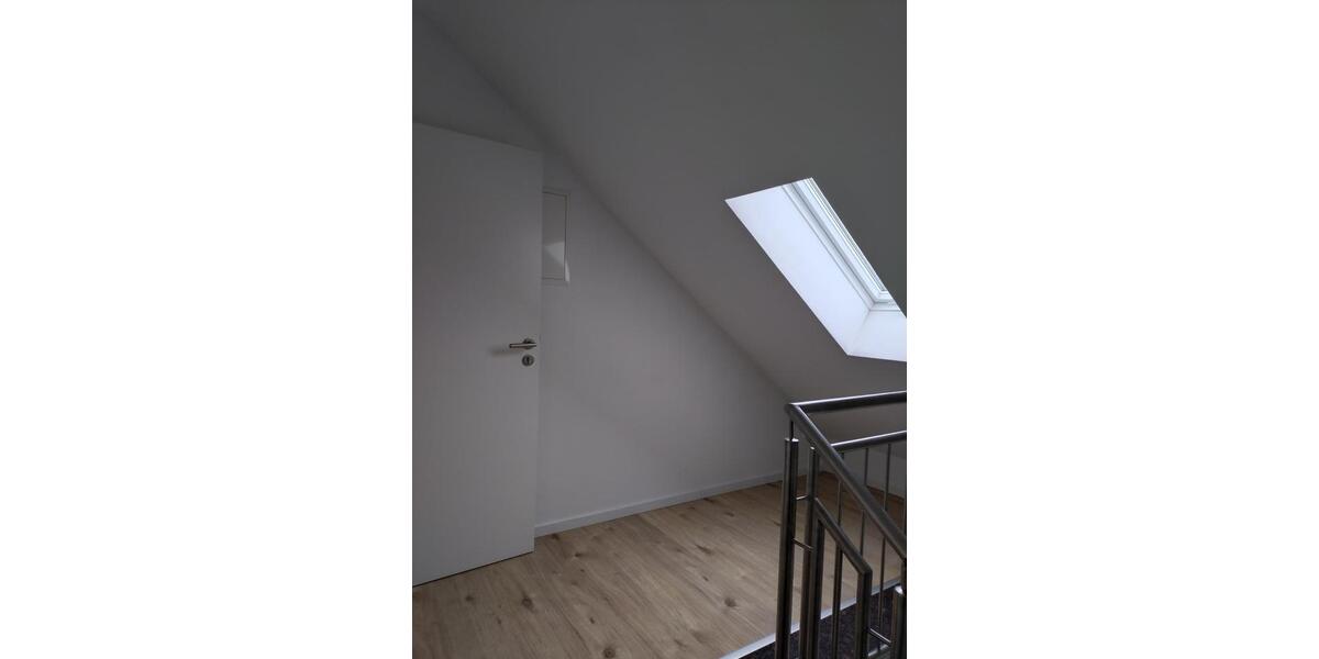 Dachgeschoßwohnung Gießen Allendorf - 3 Zimmer, 100 m&sup2;, 1.200&euro; | Angebot:24940791