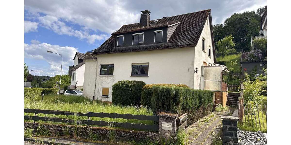 Einfamilienhaus Aßlar-Ortsteil Ortsteil - 8 Zimmer, 215 m&sup2;, 215.000&euro; | Angebot:26642632