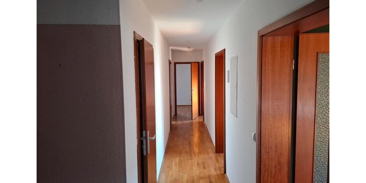 Etagenwohnung Lollar - 4 Zimmer, 110 m&sup2;, 1.000&euro; | Angebot:25804439