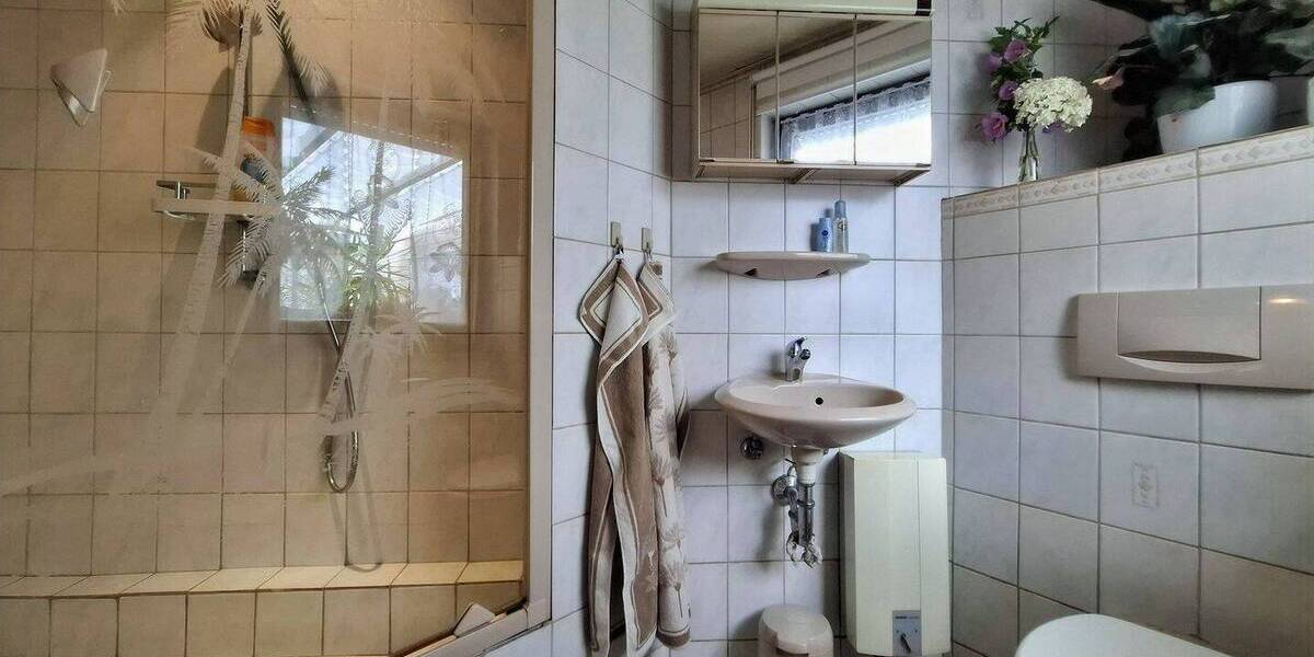 Einfamilienhaus Lich - 9 Zimmer, 245 m&sup2;, 330.000&euro; | Angebot:25685936