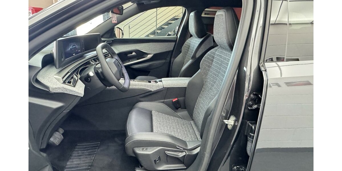 Peugeot 5008 145 Mild Hybrid Allure7 Sitzer LED CAM 30.800 km 27.320 &euro; Lich 35423