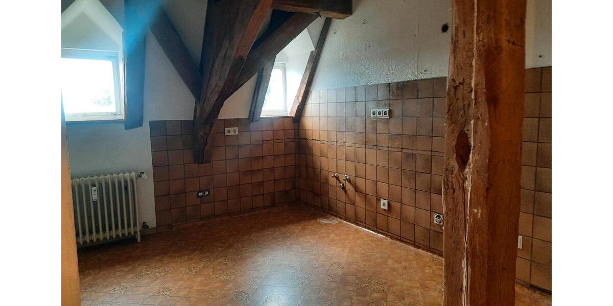 Dachgeschoßwohnung Hungen - 5 Zimmer, 140 m&sup2;, 160.000&euro; | Angebot:26866328