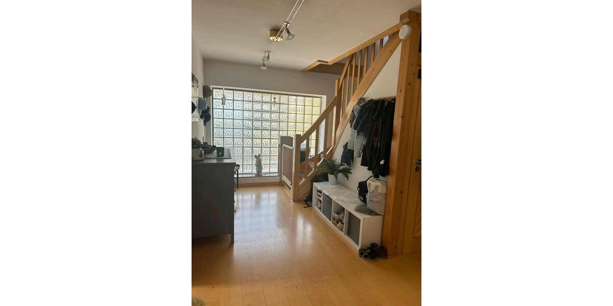 Etagenwohnung Biebertal - 7 Zimmer, 186 m&sup2;, 1.200&euro; | Angebot:26040470