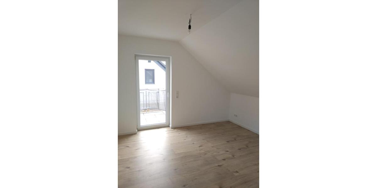 Dachgeschoßwohnung Gießen Allendorf - 3 Zimmer, 100 m&sup2;, 1.200&euro; | Angebot:24940791