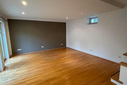 Haus Langgöns - 5 Zimmer, 135 m&sup2;, 1.500&euro; | Angebot:26507672