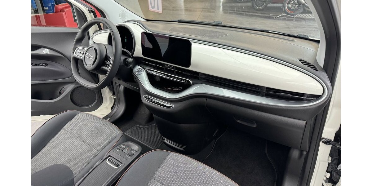 Fiat 500e Icon 42 kWh FULL-LED,Carplay,Kamera 11.300 km 20.350 &euro; Lich 35423