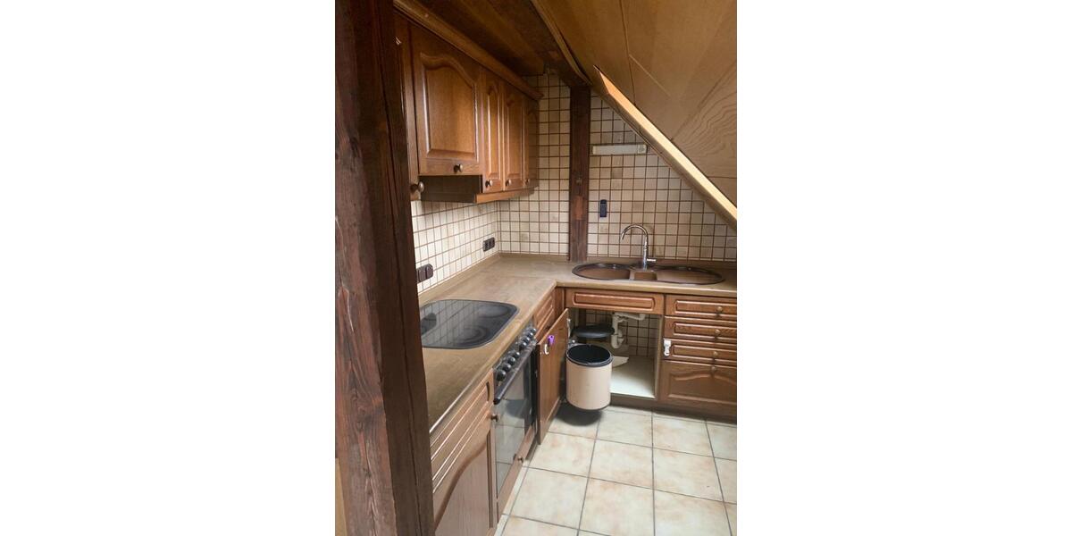 Einfamilienhaus Marburg - 9 Zimmer, 135 m&sup2;, 1.250&euro; | Angebot:24840440