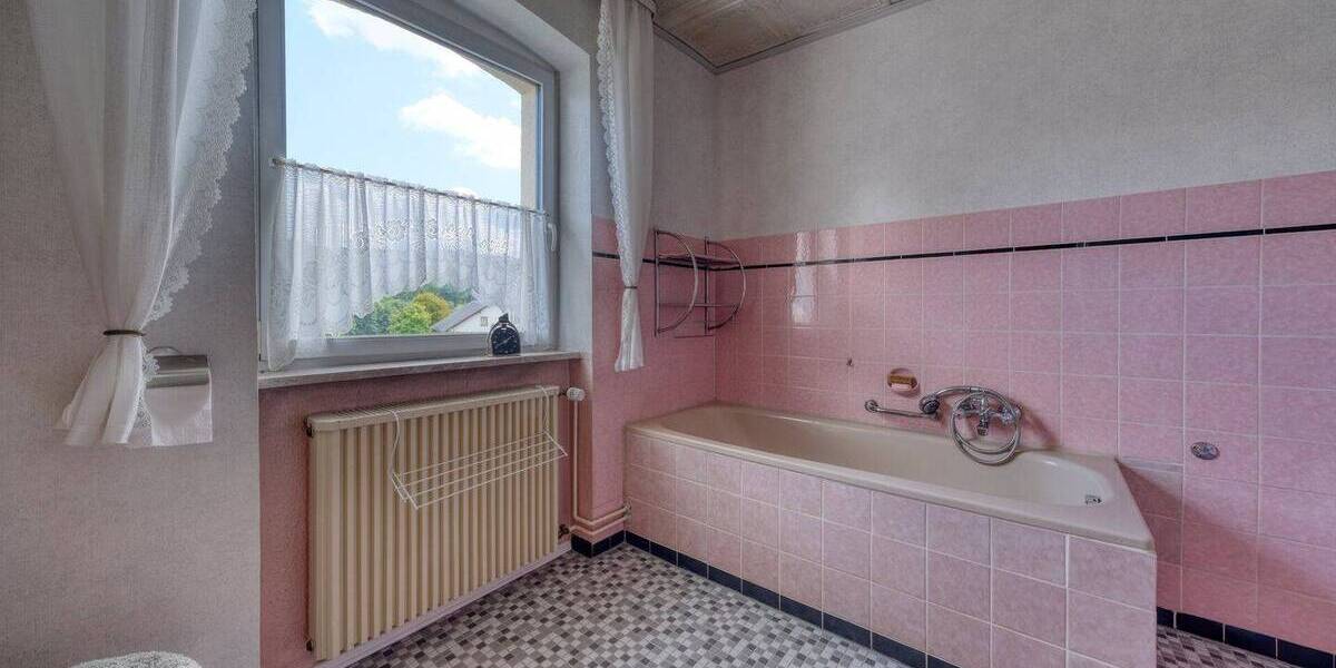 Einfamilienhaus Greifenstein / Ulm Ulm - 8 Zimmer, 168 m&sup2;, 179.000&euro; | Angebot:25985990