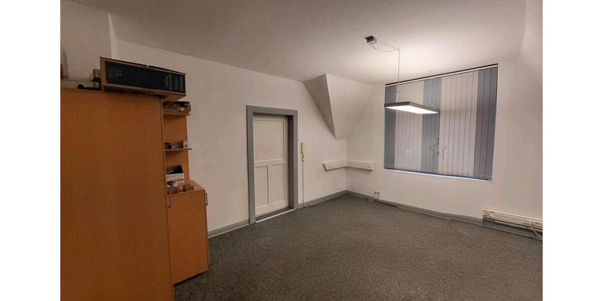 Dachgeschoßwohnung Herborn - 5 Zimmer, 123 m&sup2;, 850&euro; | Angebot:25718545