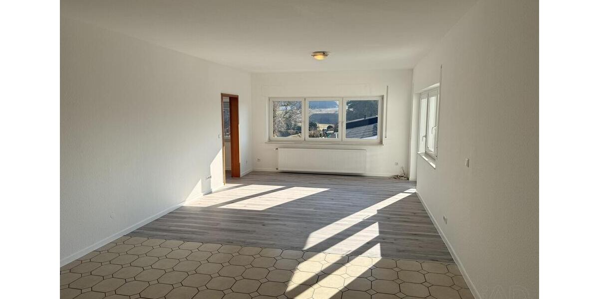 Etagenwohnung Gladenbach - 4 Zimmer, 120 m&sup2;, 990&euro; | Angebot:25327573