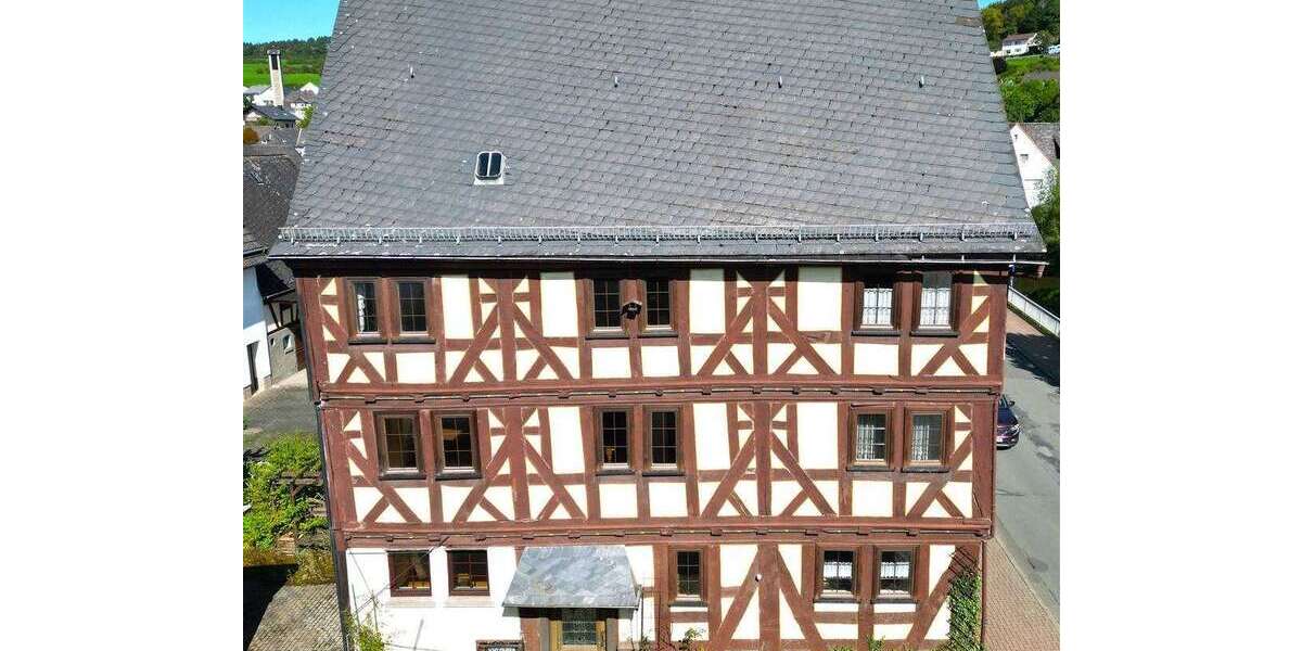 Einfamilienhaus Mittenaar - 8 Zimmer, 227 m&sup2;, 190.000&euro; | Angebot:25920494