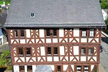 Haus Mittenaar - 8 Zimmer, 227 m&sup2;, 190.000&euro; | Angebot:25920494