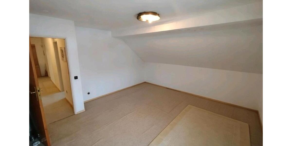 Dachgeschoßwohnung Marburg Cappel - 4 Zimmer, 75 m&sup2;, 225.000&euro; | Angebot:26502333
