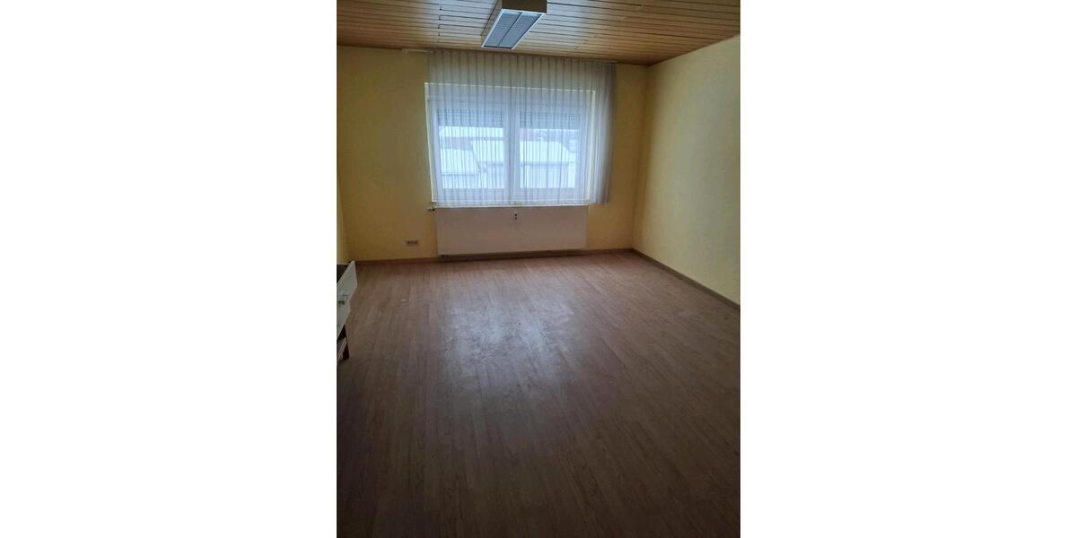 Etagenwohnung Gladenbach - 3 Zimmer, 80 m&sup2;, 650&euro; | Angebot:25994555