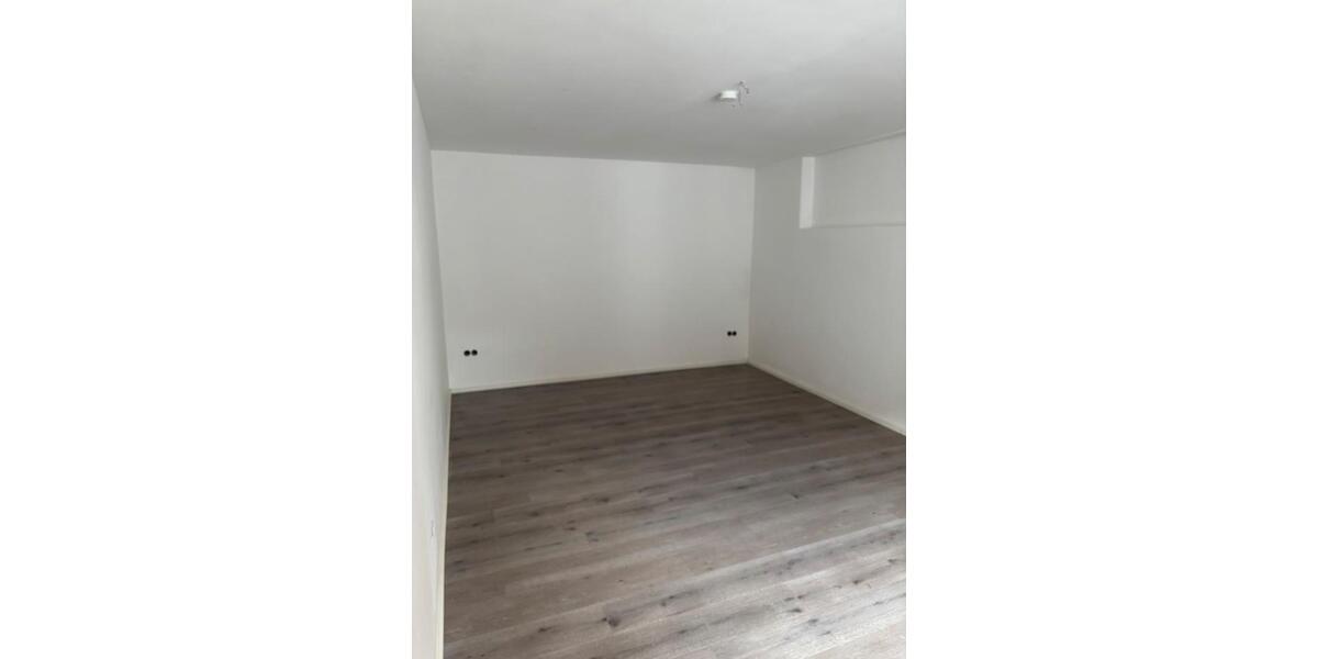 Etagenwohnung Butzbach - 6 Zimmer, 180 m&sup2;, 2.000&euro; | Angebot:25290215
