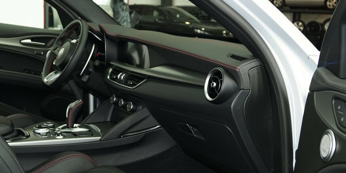 Alfa Romeo Stelvio 2.2 D Competizione Q4 ALLRAD LEDER AHK 45.000 km 39.385 &euro; Lich 35423