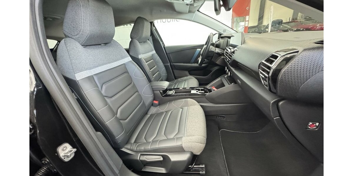 Citroen e-C4 e- 136 Shine 50 KWh LED CARPLAY 43.800 km 16.570 &euro; Lich 35423