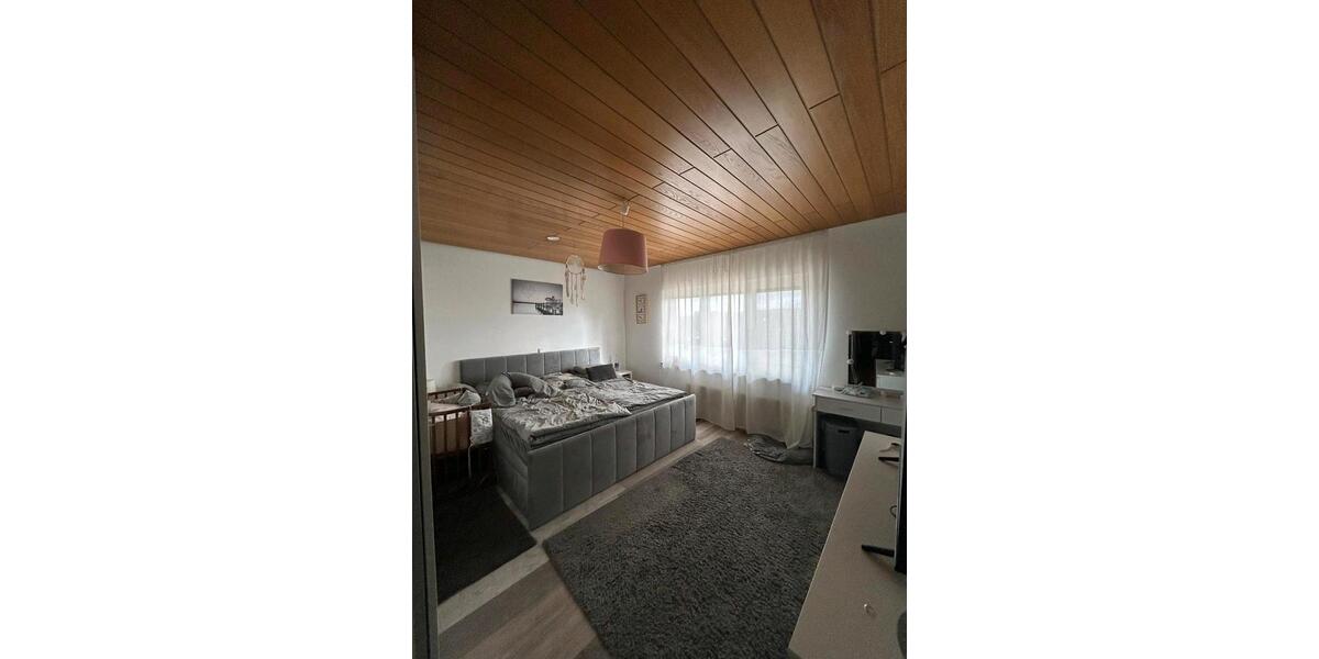Etagenwohnung Biebertal - 7 Zimmer, 186 m&sup2;, 1.200&euro; | Angebot:26040470