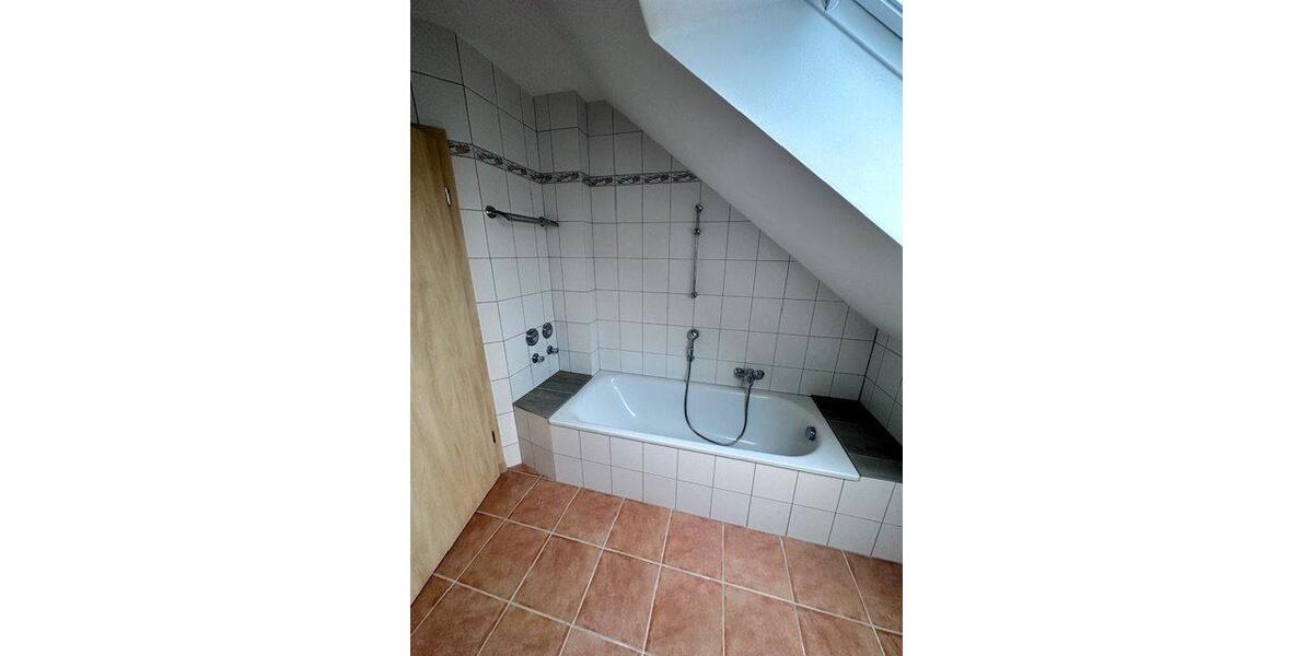 Dachgeschoßwohnung Hungen - 4 Zimmer, 104 m&sup2;, 900&euro; | Angebot:25977131