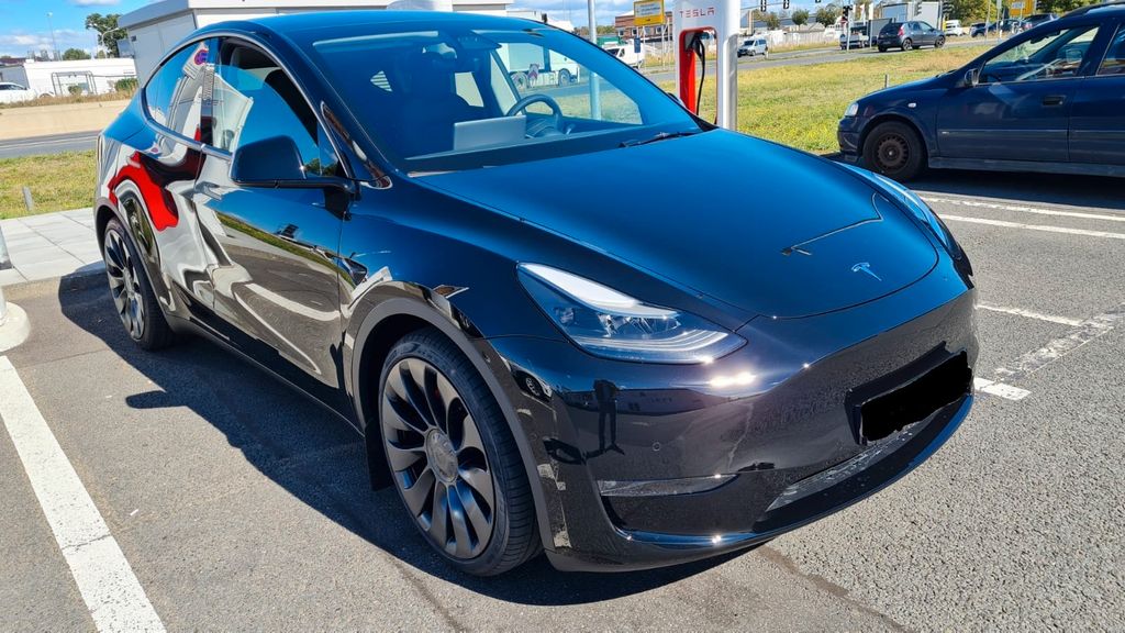 Tesla Model Y 56.700 km 46.900 &euro; Sinn 35764