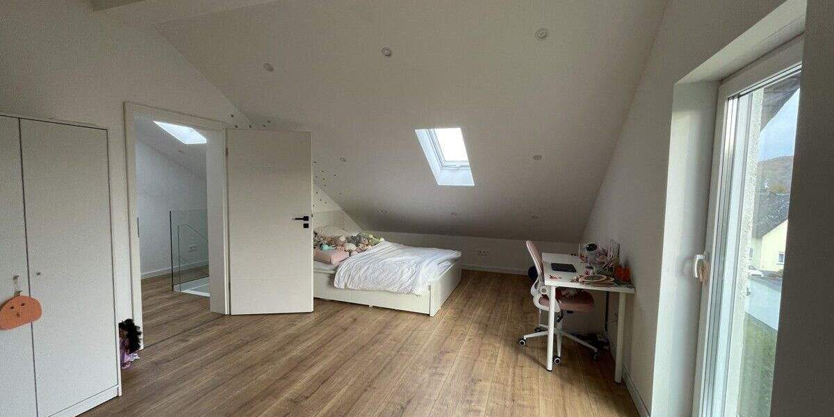 Einfamilienhaus Ehringshausen / Kölschhausen Kölschhausen - 9 Zimmer, 238 m&sup2;, 490.000&euro; | Angebot:25728156