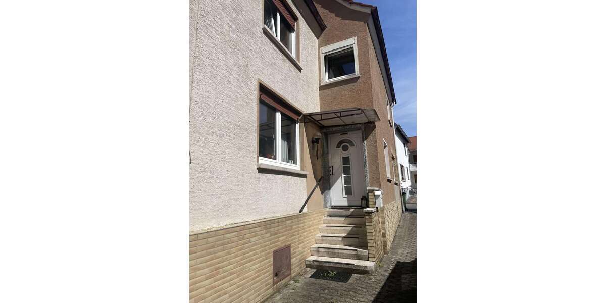 Einfamilienhaus Buseck - 7 Zimmer, 280 m&sup2;, 320.000&euro; | Angebot:23524251