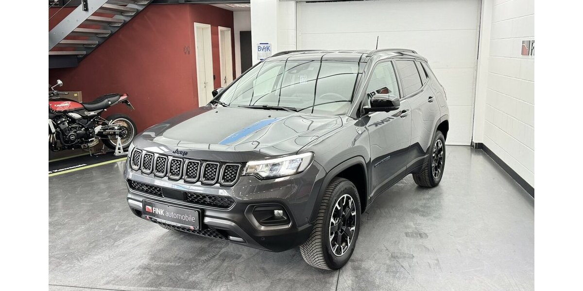 Jeep Compass Trailhawk Plug-In Hybrid 4WD 1.Hand LED 27.100 km 25.890 &euro; Lich 35423