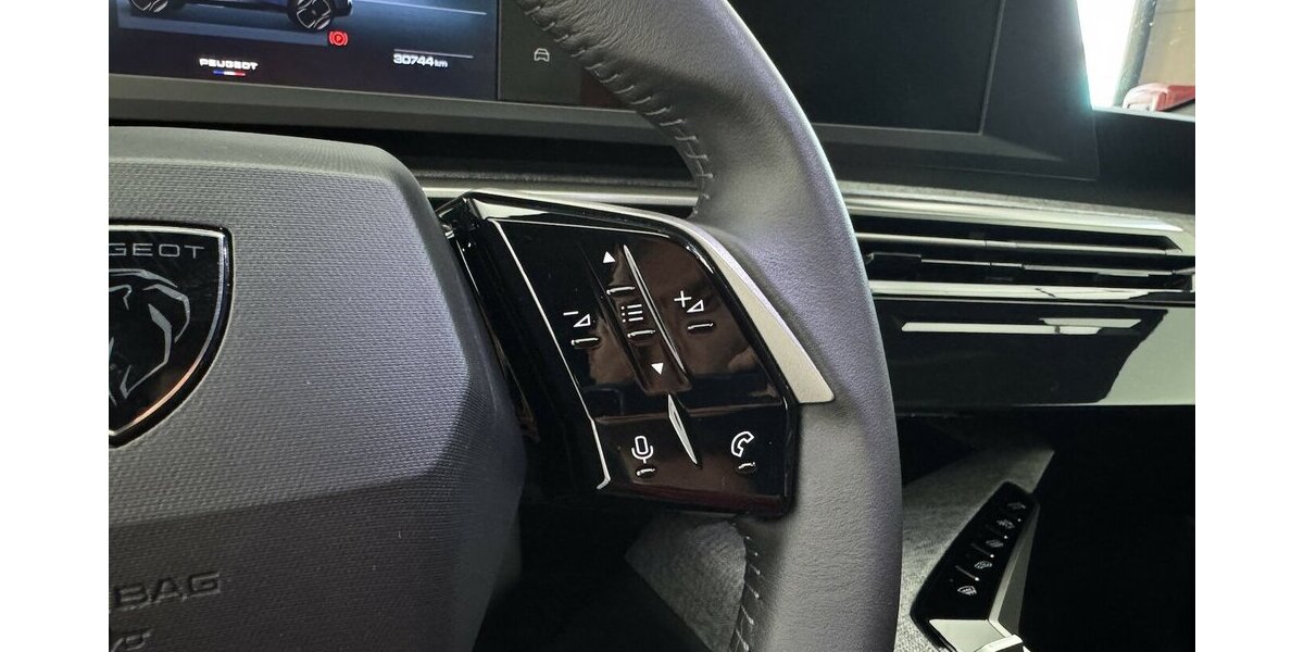 Peugeot 5008 145 Mild Hybrid Allure7 Sitzer LED CAM 30.800 km 27.320 &euro; Lich 35423