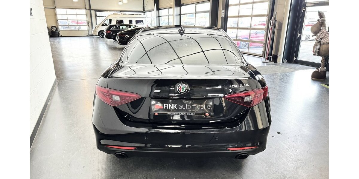 Alfa Romeo Giulia 2.0 Sprint Turbo 16V Xenon Leder Carplay 23.400 km 27.940 &euro; Lich 35423
