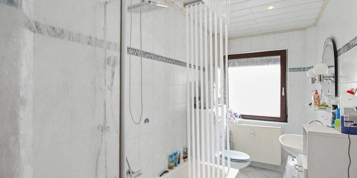 Mehrfamilienhaus, Wohnhaus Lich Bettenhausen - 6 Zimmer, 195.000&euro; | Angebot:25970441