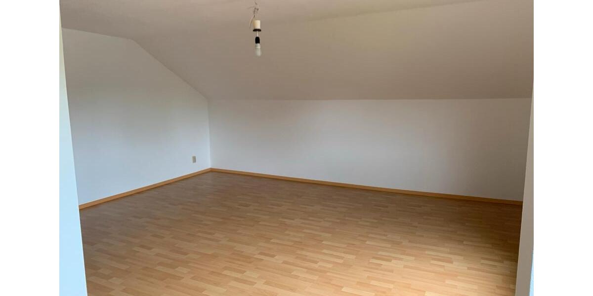Dachgeschoßwohnung Reiskirchen - 3 Zimmer, 82 m&sup2;, 560&euro; | Angebot:25804446