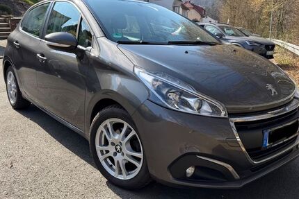 Peugeot 208 88.000 km 8.500 &euro; Marburg 35039