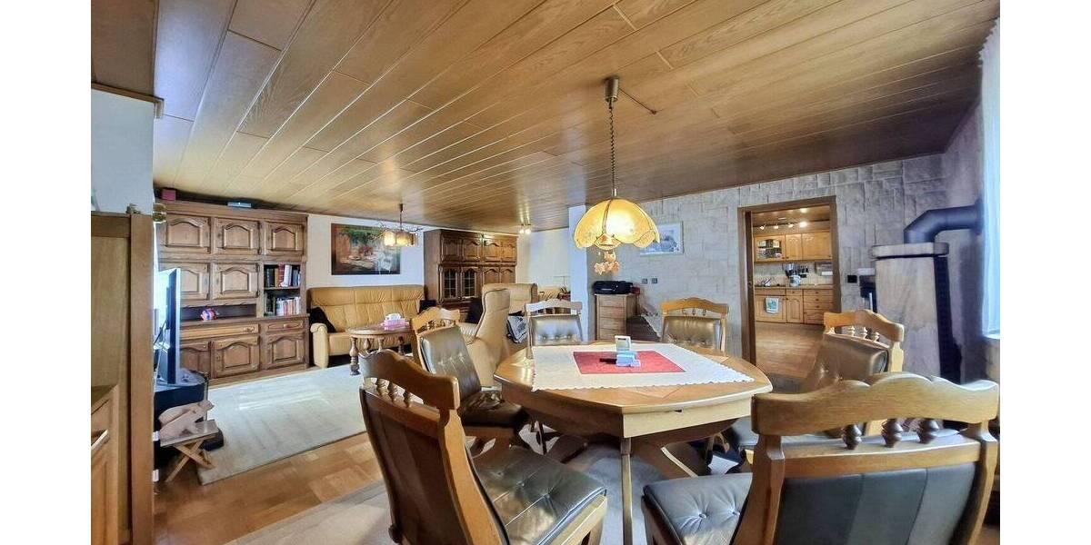 Einfamilienhaus Lich - 9 Zimmer, 245 m&sup2;, 330.000&euro; | Angebot:25685936